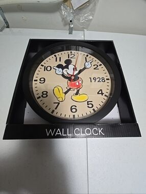Disney Retro Style Mickey Mouse Wall Analog Display 10” Clock New In Box.